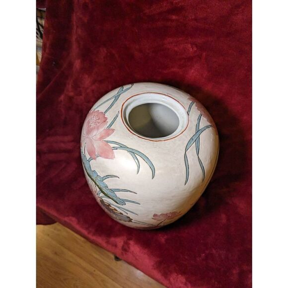 Famille Rose Hand painted Dynasty signed pottery. In excellent condition - Picture 7 of 13